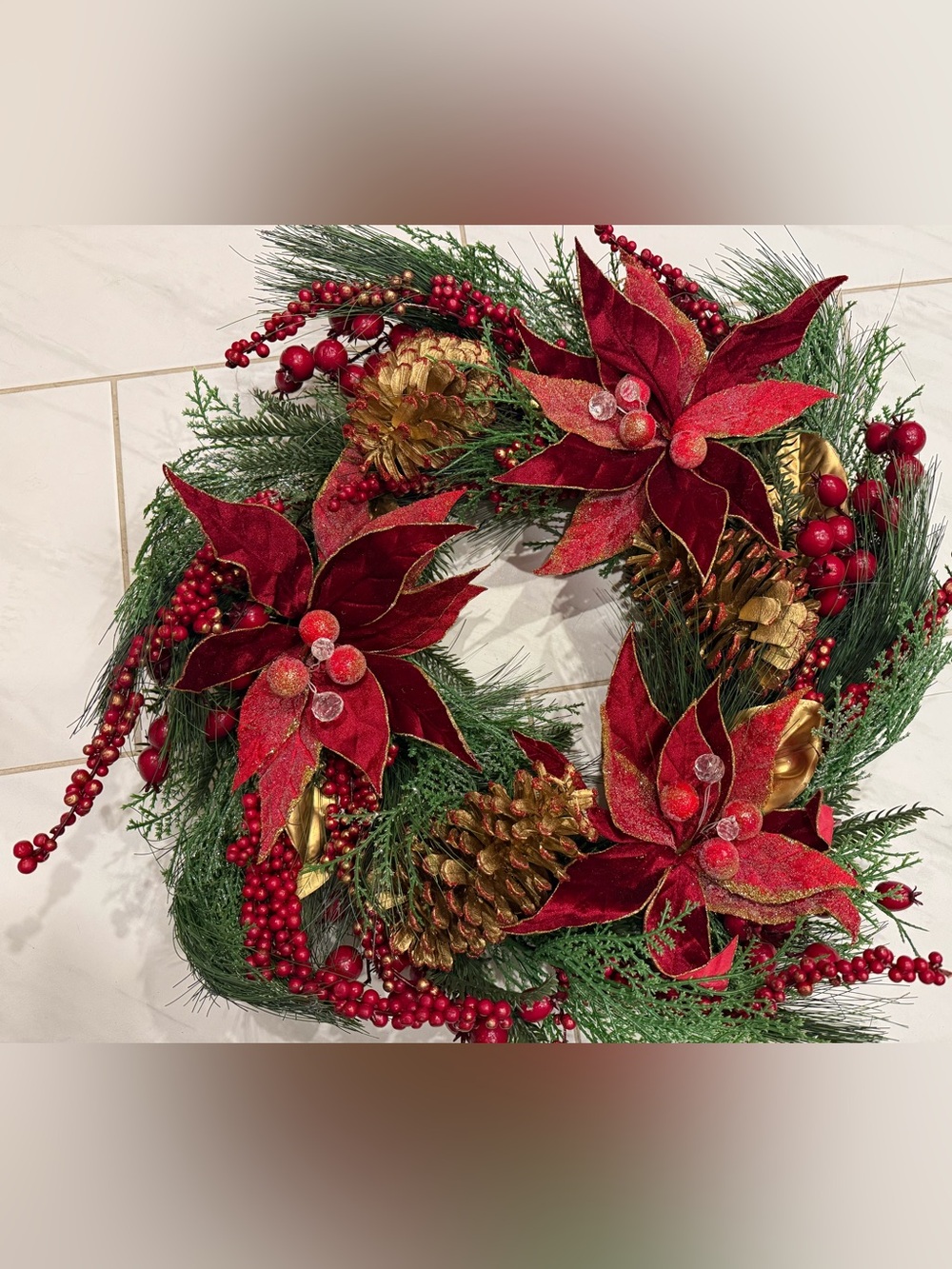 Hollyone :Festive Red Holiday Poinsettia Wreath with Pinecones and Berries NWOT